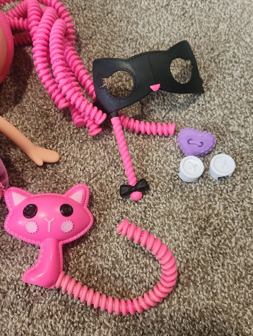 Lalaloopsy Confetti Carnivale Silly Hair Doll w Mask, Pet Cat, Hair Accessories